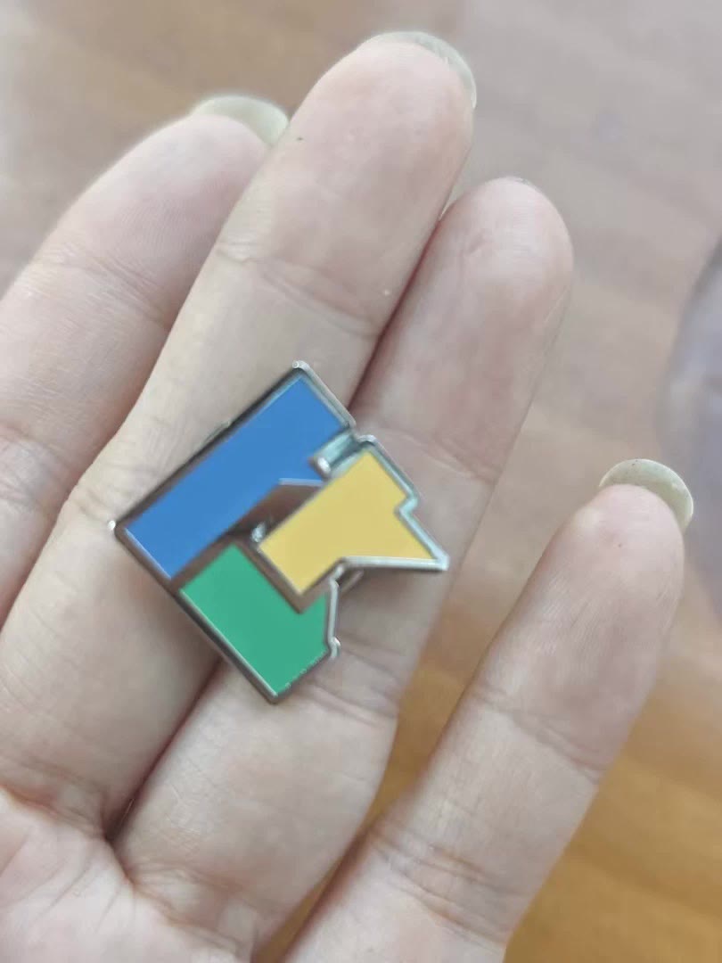 Hard enamel · flat, glossy, metal lines between colours